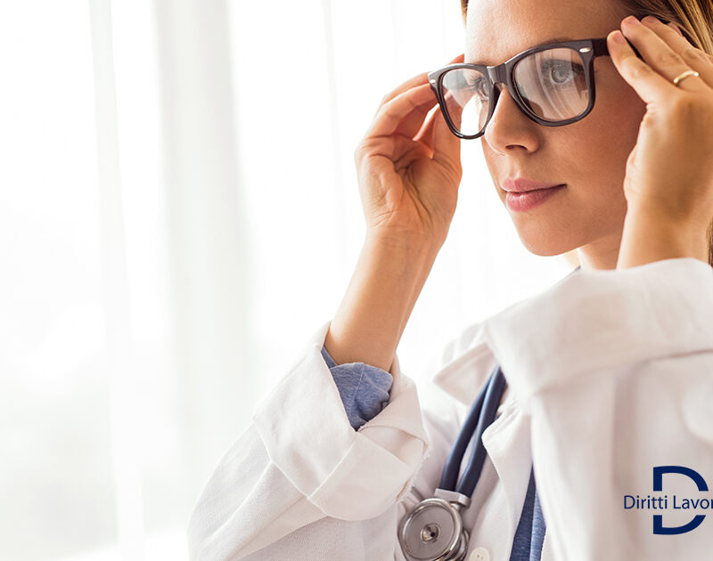 Rinnovi contratti a termine: discriminatoria la mancata proroga del contratto a tempo determinato di un dirigente medico che ha fruito di un congedo parentale